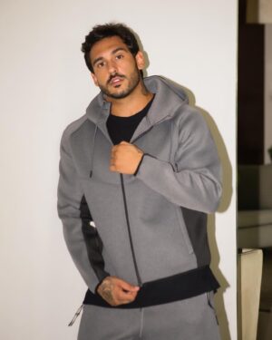 João Hadad Instagram - Falaaa galeraaa! Se liga só nessas peças da BASIQ, marca exclusiva do @oqvestir !
Peças essenciais e atemporais, com uma paleta de cores neutras para cada momento do dia.
Cupom: JOAOHADAD10 (10% off para peças com preço cheio).

Link nos stories!