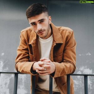 João Maria Maneira Instagram - A moda faz-se com atitude e honestidade! O que é excêntrico nem sempre é o mais confortável e o que é caro não é sinónimo de bom.
Ja espreitaram a nova coleção da primark? 
Então vá, vejam e depois não digam que não sou vosso amigo 😉

 #primania #EmabaixadorPrimark #iworkwithprimark #primarkxthestronghold
@primark 
@primarkpr.es