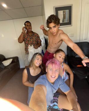 Joao Marinho Instagram - Ss 2 photo dump part 1 🌊🌊 O mundo se tornou um lugar pequeno depois de conhecer cada um de vocês. Compartilhando sonhos impossíveis e remando de peito aberto. Orgulhoso do que criamos. Até logo, saudades. ❤️