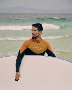 João Montez Instagram - Agitar as águas pela manhã antes de surfar a onda que hoje vem por aí! 🏄🏻‍♂️