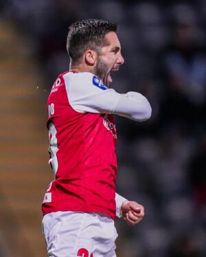 João Moutinho Instagram - Era por isto que esperavam, não era? 😏🔥

João Moutinho estreia-se a marcar com a nossa camisola! ⚔️

#PorMais | #AllianzCUP