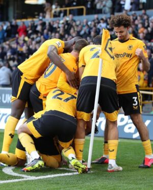 João Moutinho Instagram - Important win!! Well done boys💪🏻🐺 We keep going🧡🖤