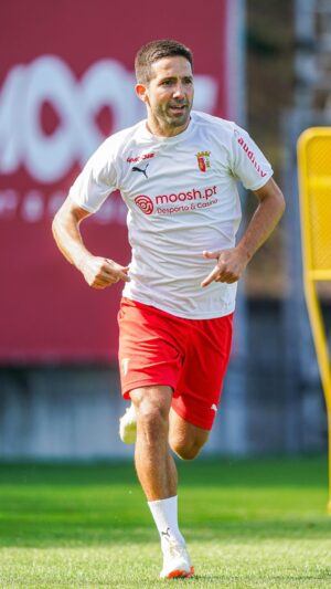 João Moutinho Instagram - Como é bom pisar o relvado 🍃

💬  As impressões de @joaomoutinho8 após o 1.º treino ao serviço da Legião ☝️

#PorMais | #JoãoMoutinho