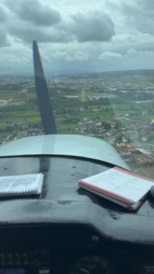 João Paulo Rodrigues Instagram - Gusty crosswind landing in Leiria
#pilot #pilotlife #aeroclubedeleiria #leiria #c152✈️ #cessna