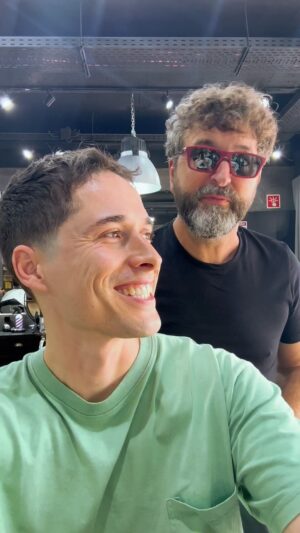 João Paulo Sousa Instagram - Perdi 20 anos em 45 minutos.

.
.

.
.
.

.
.
.
#joaopaulosousa #cortedecabelo #corte #cortebarba #barbearia #xbbarbearia #portugal #apresentador #sic #radiofomercial #maisnovo #20anos #15anos #35anos #humor #diversao #diversão