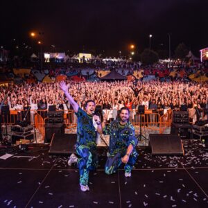 João Paulo Sousa Instagram - É sobre ficar (PARA SEMPRE) nos vossos e nossos corações que subimos ao palco de norte a sul deste país ❤️

Obrigado @feiradavinhaedovinhoanadia 💙

📸 @pereirdi 
📹 @lacasanostravideo 

#10AnosdeBaile 
#InsertCoin