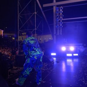 João Paulo Sousa Instagram - É sobre ficar (PARA SEMPRE) nos vossos e nossos corações que subimos ao palco de norte a sul deste país ❤️

Obrigado @feiradavinhaedovinhoanadia 💙

📸 @pereirdi 
📹 @lacasanostravideo 

#10AnosdeBaile 
#InsertCoin