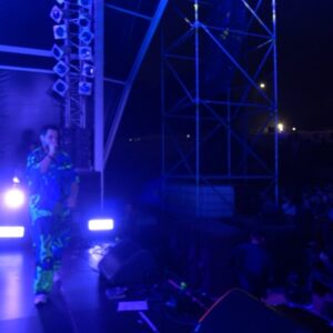 João Paulo Sousa Instagram - É sobre ficar (PARA SEMPRE) nos vossos e nossos corações que subimos ao palco de norte a sul deste país ❤️

Obrigado @feiradavinhaedovinhoanadia 💙

📸 @pereirdi 
📹 @lacasanostravideo 

#10AnosdeBaile 
#InsertCoin