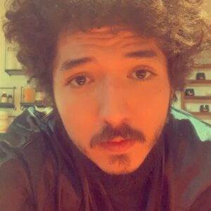 João Vitor Silva Instagram - Hoje tive meu momentinho de beleza com o Gênio @eduardofroes_  que me ajudou a tratar da minha dermatite e me deu várias dicas pra me ajudar no cuidado diário com o meu cabelo.