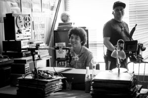 João Vitor Silva Instagram - Hoje estreia nos cinemas “Aumenta que é Rock’n’Roll”. Um filme, leve, divertido, cheio de música e de amigos queridos, dirigido pelo meu irmão @tomasportella .
A semana de estreia é muito importante pra gente. Corre pro cinema mais perto e divirta-se.