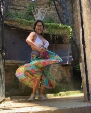 João Vitti Instagram - #tbt de um dia feliz, com gente feliz 

Obrigado, Cida @feijoadadatiacida amiga, companheira de fé e dona da melhor feijoada do RJ; obrigado @sambadogajo por nos brindar com sambas maravilhosos; obrigado ao @quilomboferreiradiniz solo de humanismo e resistência, muito obrigado aos nossos filhos @franciscovitti e @rafaavitti, a nossa netinha Clara Maria e aos nossos amados, preciosos e valorosos amigos que compareceram para celebrar o aniversário da Rainha @valeriaalencarvitti !
Muito obrigado, foi um dia inesquecível 💎☀️🌻