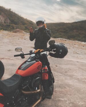 Joaquín Ferreira Instagram - De viaje, con amigos y en Harley. Que más puedo pedir?
Gracias @harleydavidsonmexico 
@alosian @antoniodelavegaofficial 🤟🏽
#roadtrip #harleydavidson #travel