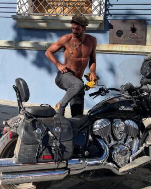 Joaquín Ferreira Instagram - Follow the sunset, Oaxaca 🌴
@indianmotorcyclemx