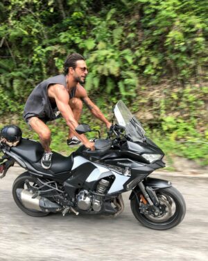 Joaquín Ferreira Instagram - De paseo por Chiapas

@kawasakiinsurgentes