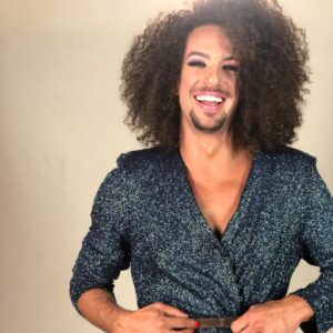Joaquín Ferreira Instagram - Así se prepara un casting en República Dominicana 🇩🇴 Gracias a las reinas que me ayudaron con el maquillaje, el vestuario, filmándolo y mandándolo a México 🇲🇽 .
Mua: @yamilagedler
Hair: @ayandeira 
Vest: @ninaciela 
Dp: @amandamruiz 
Rodeado de mujeres tan bellas es difícil que a uno le vaya mal 🙌🏾
Y gracias al director de la peli que estoy rodando acá, que me cedió el espacio y me preparó las luces @franciscovaldez ❤️
