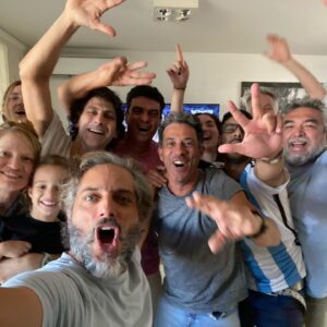 Joaquín Furriel Instagram - Quiero seguir con estos colores, con los festejos, con la felicidad de un mismo sentimiento compartido. En estos días formamos un equipo alentando, ilusionad@s , como ellos!
Qué hermoso sería si fuéramos un equipo para el bien común, suena anacrónico pero…
 Gracias selección por hacerme vivir uno de los mejores momentos de mi vida !

Te amo Argentina , antes, ahora y siempre!
💙🤍💙
Foto 1 : @elofurriel_ 
 #argentinacampeondelmundo 
#notratendeenterlo 
#todosjuntos 

@afaseleccion 

🇦🇷🇦🇷🇦🇷🇦🇷🇦🇷🇦🇷🇦🇷🇦🇷🇦🇷🇦🇷🇦🇷🇦🇷🇦🇷🇦🇷🇦🇷🇦🇷