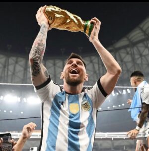 Joaquín Furriel Instagram - ARGENTINA CAMPEÓN DEL MUNDO!!! 💙🤍💙

Gracias @leomessi , #scaloni y todo el equipo por lo logrado dentro y fuera de la cancha!
El festejo de hoy, colectivo, no me lo olvido mas!