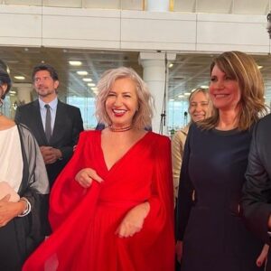 Joaquín Furriel Instagram - Madrid.
@premios_platino 
1_ Viajar, reencontrarme con tanta gente que quiero fue el inicio de una noche inolvidable. Lo alegre que estoy en esa foto!
2_ Gracias Marcelo Piñeyro por pensarme en Osorio! Y Gracias al Jurado de los @premios_platino !
3_ El Reino se llevó 6 estatuillas entre premios del público y del jurado. @kramersigmanfilms 👏🏽👏🏽👏🏽
Felicitaciones a tod@s los que hacemos esta serie espectacular y a l@s premiados!
4_ Bendito tu eres
5_ Como en la foto siempre ❤️
6_ Con Nawja hicimos “El árbol de la sangre “ Netflix, reencuentro y felicidad… las caras lo dicen todo.
7_ Con @pedroroson.representante llevamos años trabajando y decidiendo cómo es el siguiente paso!🙏
8_ La Previa 
9_ Gracias @ramonpilaces, hubo  encuentro con la Gran Carmen Maura!

( Nobleza obliga… las mejores fotos de estos días no fueron sacadas 🎉)

Gracias @ceci.allassia 
@bowenlondonuk 
@guidozapateria
