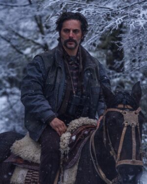 Joaquín Furriel Instagram - Amo la Patagonia 
Amo actuar 
Estoy muy feliz de volver a filmar con  @sebastian.schindel nuestra tercera película “Una muerte silenciosa”
Gracias @buffalo.films por esta nueva oportunidad!
Gracias al equipo 🤍❄️🤍
Ph: @matiasquirnocosta ( Un Cra)