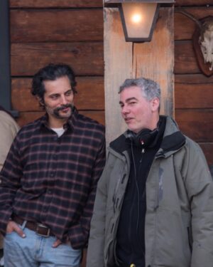 Joaquín Furriel Instagram - Amo la Patagonia 
Amo actuar 
Estoy muy feliz de volver a filmar con  @sebastian.schindel nuestra tercera película “Una muerte silenciosa”
Gracias @buffalo.films por esta nueva oportunidad!
Gracias al equipo 🤍❄️🤍
Ph: @matiasquirnocosta ( Un Cra)