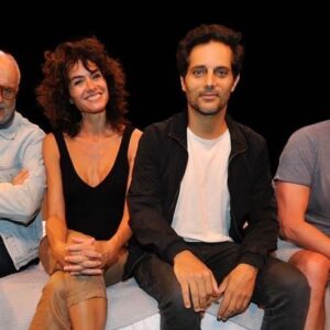 Joaquín Furriel Instagram - Estoy feliz de volver a hacer Teatro, lo hago desde los 13 años y la experiencia de vivir el mismo presente con el público, con el equipo me fascina!

Ella en mi cabeza, la lúcida comedia de Oscar Martínez empezó ayer a full!
 Gran trabajo de @javierdaulteoficial con este equipo hermoso:
@florraggi 
@juanleyrado 
@laurabrangeri 
@carlacarrieri 
@teatrometsura 

#comedia #teatrometropolitansura