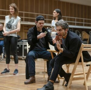 Joaquín Furriel Instagram - Diez momentos del ensayo…de “ Historia del soldado” de Stravinsky - Ramuz !

Para el Festival Martha Argerich en el @teatrocolon 

Dirigida por @charlesdutoitofficial 

Puesta en escena de @rubenszuchmacher 

Coreografía de @marinasvartzman 

Un placer compartir esta experiencia única con amig@s querid@s tan talentosos!
@anniesuniverse 
@lanzanipeter 
@cumesanz 
@jorgeferrari.escenografo 
@gonzaloemicordova 

Estas fotos preciosas son del fotógrafo del Teatro Colón @maximoparpagnoli 

Gracias @mevoyairyendo , @rodrigodecaso y @santiagosantero 

Sábado 13 y Domingo 14 de Agosto