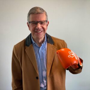 Joaquín Lavín Instagram - UNIDOS GANÉMOSLE POR NOCAUT AL DESEMPLEO 🥊

Me pongo los guantes de @empleafundacion porque debemos avanzar en los cambios sociales profundos, pero también debemos enfrentar unidos los efectos en el empleo que ha dejado la pandemia. 

Debemos apoyar y fortalecer a las Pymes, claves en el crecimiento y empleo 🇨🇱💪

#PegaChilePega