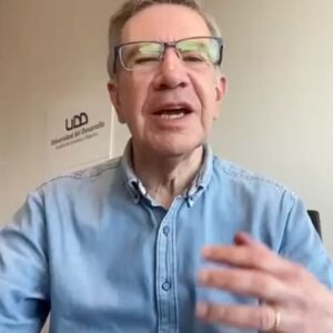 Joaquín Lavín Instagram - Qué tal Tito? El auto eléctrico 100% argentino. Es un city car y ya está homologado para la venta. Aquí van los precios. Y los que quieran saber más les dejo este link https://bit.ly/ConoceTito #autoselectricos