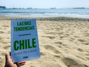 Joaquín Lavín Instagram - Gracias a todos los que me han enviado sus fotografías con mi 📖 . Las iré subiendo. Y recuerden que esta en todas las librerías del país !