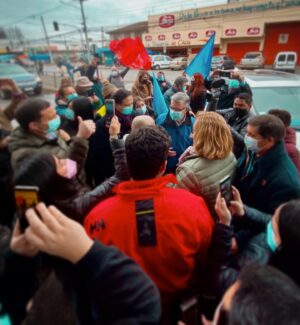 Joaquín Lavín Instagram - Un Presidente con espíritu de alcalde. 

Voy a seguir recorriendo Chile, visitando las ferias, Vegas y todo los espacios para estar y escuchar con las familias chilenas 🇨🇱

Gracias por todo el cariño a las mujeres y hombres que hoy me apoyaron en la Vega de Los Ángeles 😍🇨🇱