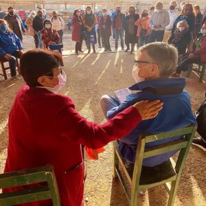 Joaquín Lavín Instagram - Quiero agradecer el cariño de muchas mujeres líderes desde Arica a Punta Arenas, que sacan adelante proyectos sociales, laborales, a sus familias y a sus comunidades. Compartieron sus dolores, alegrías e ideas, pero sobre todo sus sueños de un Chile unido, sin divisiones y con cambios sociales profundos 🇨🇱

Nos vemos este domingo 😉