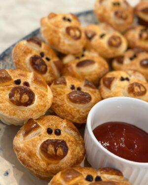 Jock Zonfrillo Instagram - The pressure was on - party food for 5-year olds! These were my top four:

Piggy Pies - Mac ‘n cheese, crispy pancetta.

Scary Sausage - pork sausage, pastry, eyeballs.

Pizza Pops - margherita.

Triple Crumbed Arancini - tomato and scarmorza.

If it can’t be served with ketchup is it even party food??!