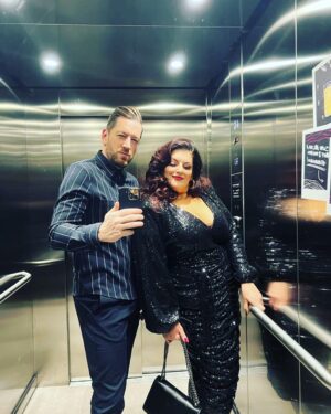 Jodie Prenger Instagram - Getting ready #atthemoxy @moxymcr @robshawcameron #festivefrolicks @coronationstreet