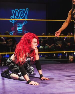 Jody Gyivicsan Instagram - …me trying to resist my addiction to @honeys.icecream .
.
.
📸 @dwaynelarson 
#prowrestling #indiewrestling