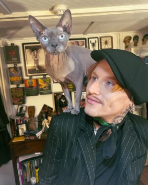 Joe Black Instagram - Life recently photo dump
Backstage, Elden cats, wearing shorts, kissing cats, shoulder birthday cats, me accidentally becoming this illustration in a children’s book, calm before the storm, Jeremy irons chewing scenery in the should be forgotten Dnd film (go watch my dnd wizard song on youtube)