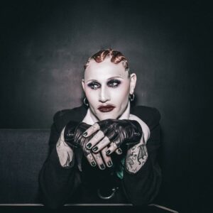 Joe Black Instagram - Pre show posing @kleineskabarett 
📸: @deadplantzfilmandphotography 
Hair styled by @danwchapman 
#misterjoeblack #kleineskabarett