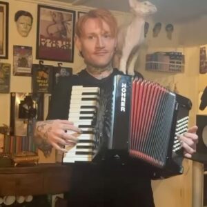 Joe Black Instagram - Rehearsals for @brightonspiegeltent going well
May 29th & 30th. Link in bio
Cat shoulder piece not guaranteed
