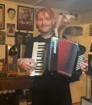 Joe Black Instagram - Rehearsals for @brightonspiegeltent going well
May 29th & 30th. Link in bio
Cat shoulder piece not guaranteed