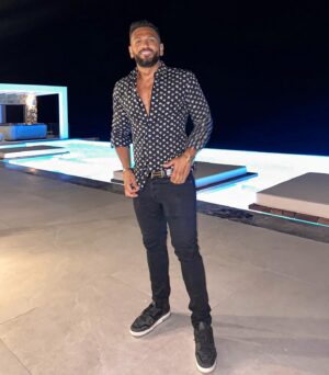 Joe Fournier Instagram - Having travelled the world far and wide there is no place like #Mykonos .

9th year here and officially my favourite summer so far EVER... Mykonos is unbeatable and truly my happy place 🇬🇷❤️‍🔥
