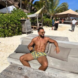 Joe Fournier Instagram - When life gives you Lemons make Lemonade 🍋

Remember you can lose a lot of things in life and make it back even bigger except your soul, dignity and self respect once that’s gone it’s gone forever !!!

Happy New Year 2023 Day 1 

Love Joe ❤️🦍