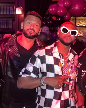 Joe Fournier Instagram - The years keep going by but we keep aging like fine wines!!! 

From business to best friends I appreciate all the great times, memories and many countries we have seen.

So proud of everything you have achieved and keep achieving always number 1 !!! Happy Birthday and Love to you and your beautiful family 🙏🏽❤️ @usher