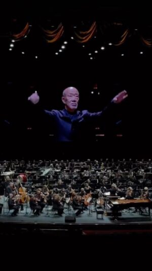 Joe Hisaishi Instagram - It’s always such a pleasure to perform “Merry Go Round of Life” 🎶❤️

(🎥: @radmila_binya )