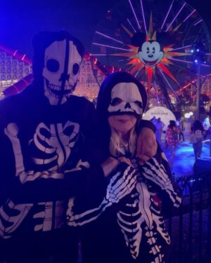 Joe Mantegna Instagram - Oogie Boogie Nights with my boo👻🎃

#joemantegna #disneyland #disney #californiaadventure #halloween #criminalminds #davidrossi #wheelsup