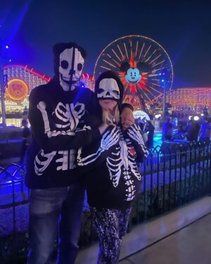 Joe Mantegna Instagram - Oogie Boogie Nights with my boo👻🎃

#joemantegna #disneyland #disney #californiaadventure #halloween #criminalminds #davidrossi #wheelsup