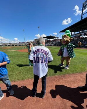 Joe Mantegna Instagram - Paying tribute to my heroes Ron Santo #10 and Ernie Banks #14
