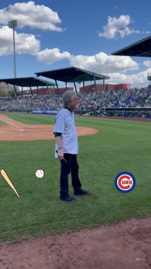 Joe Mantegna Instagram - Go Cubs! #cubs #joemantegna #criminalminds #paramountplus #chicago #baseball #mlb
