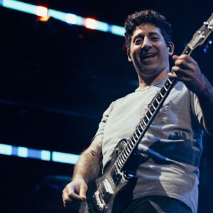 Joe Trohman Instagram - Only two more shows left in the tour, who’s coming out to the shows in New Jersey?

📸 @elliottxingham