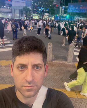 Joe Trohman Instagram - Good night/good morning from Shibuya. 
Who is coming out to @summersonic_official this weekend?