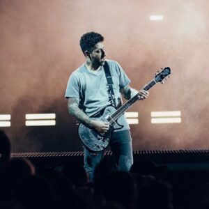 Joe Trohman Instagram - Had a blast jamming in Cuyahoga Falls last night. 
Getting ready to have a blast jamming in Bristow tonight. 

📸 @elliottxingham