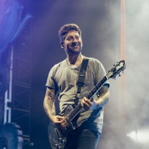 Joe Trohman Instagram - It was all smiles in Atlanta last night. Thanks for smiling back and singing along. 

📸 @elliottxingham